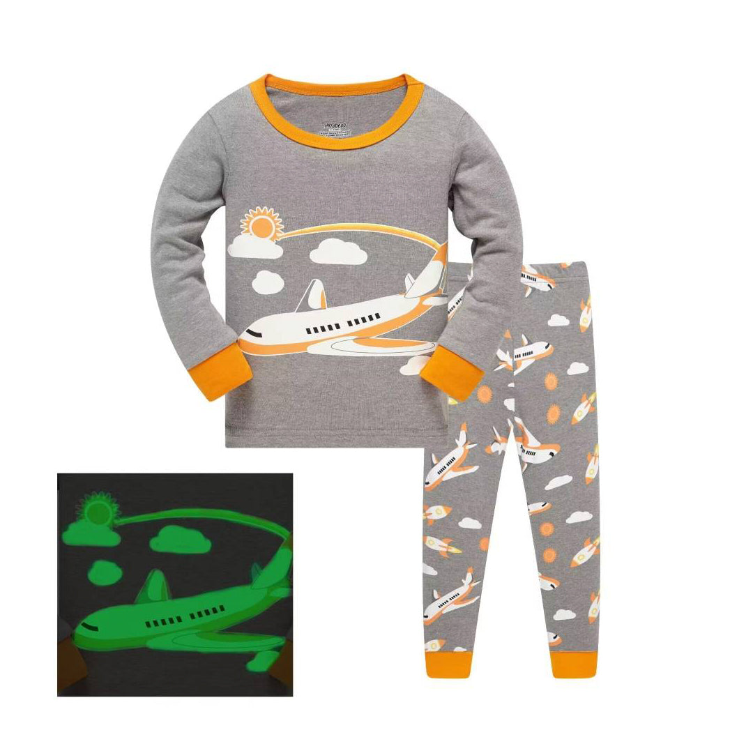 Conjunto de pijama naranja que brilla en la oscuridad