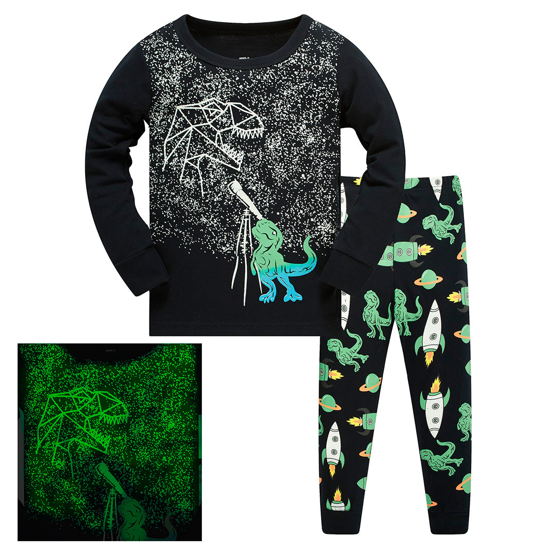 Conjunto de pijama de dinosaurios y estrellas que brillan en la oscuridad